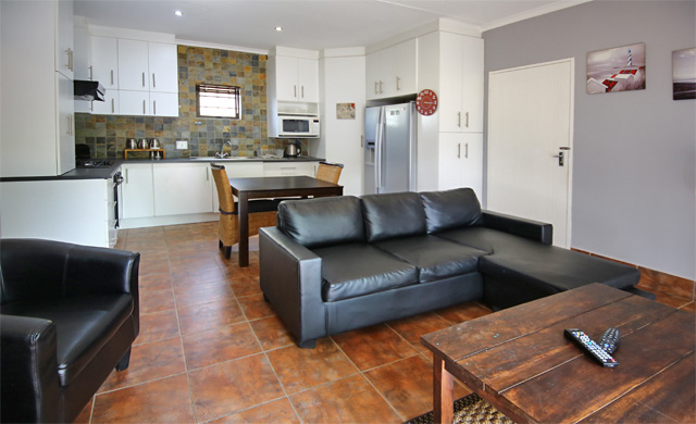 Desert Inn Middelburg EC self-catering and b&b accommodation.  Fully equipped Middelburg EC self-catering suites.
