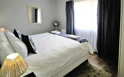 2-Bedroomed Family Self-catering unit in Middelburg EC - with full bathroom, fully equipped kitchen (and breakfast option if desired), wifi, aircon, swimming pool, beautiful gardens andsafe parking.